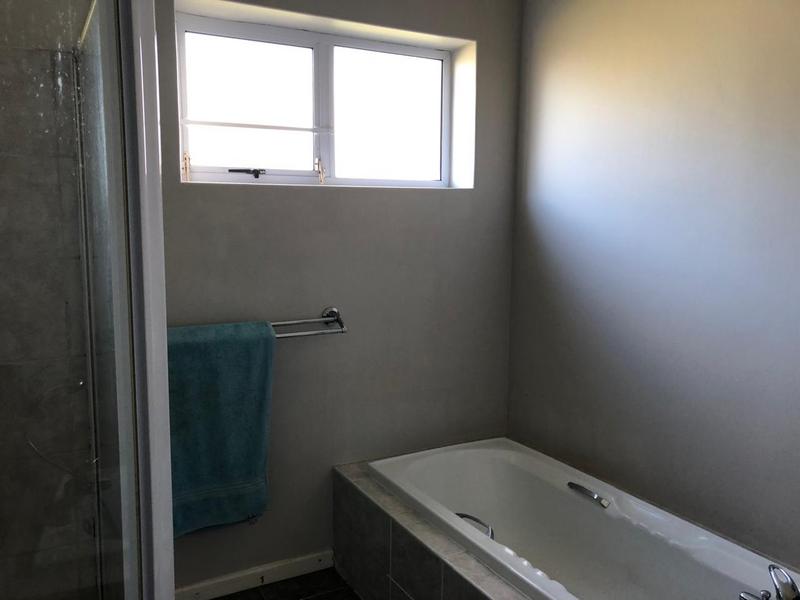 4 Bedroom Property for Sale in Perlemoenbaai Western Cape
